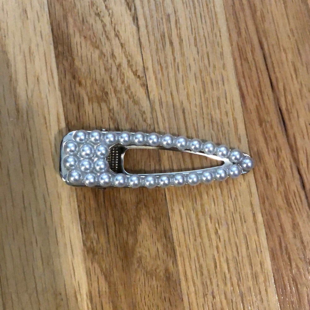 Faux pearl hair clip